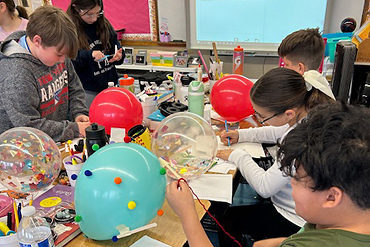 
			Gardiners Avenue 5th Graders Create Parade Balloons
		 - image002