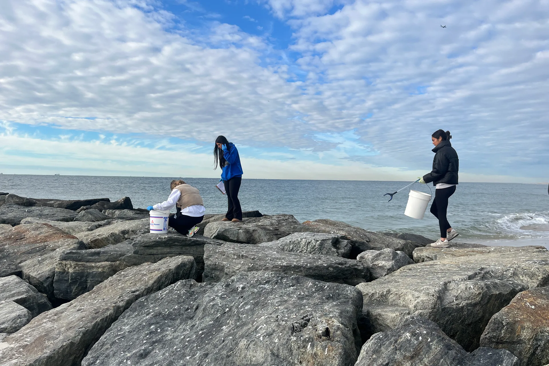 Division Students Participate in Town Beach Cleanup - image003 Division Students Participate in Town Beach Cleanup - image003